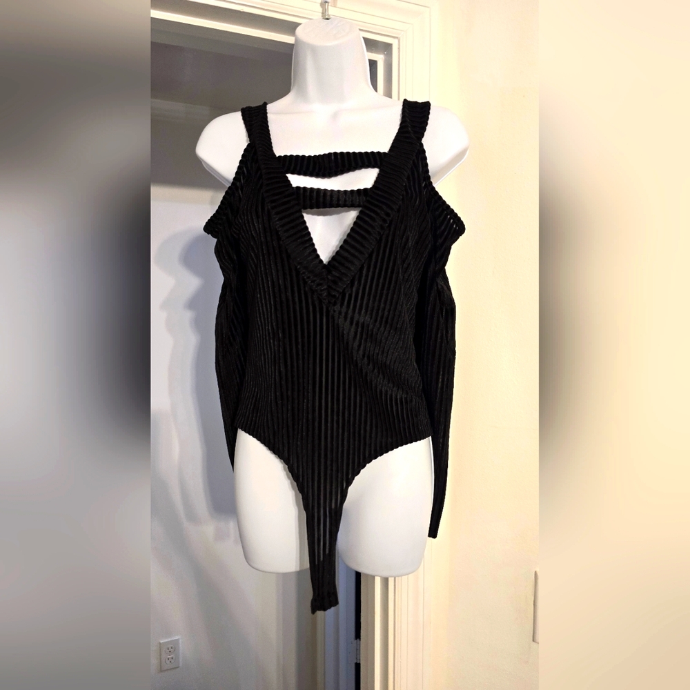 5 for $ 25 Bundle Deal - Boohoo Black Strappy Velvet Bodysuit